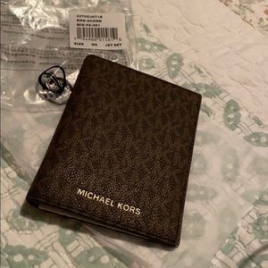 Micheal Kors passport/Wallet